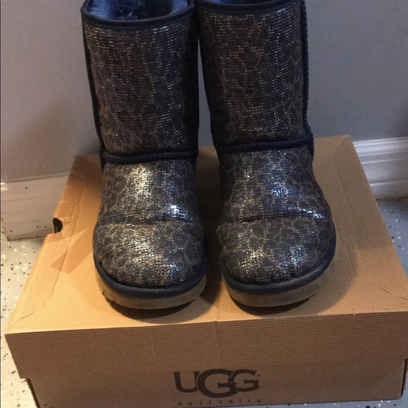 Animal print Ugg classic length boots - Picture 3 of 5